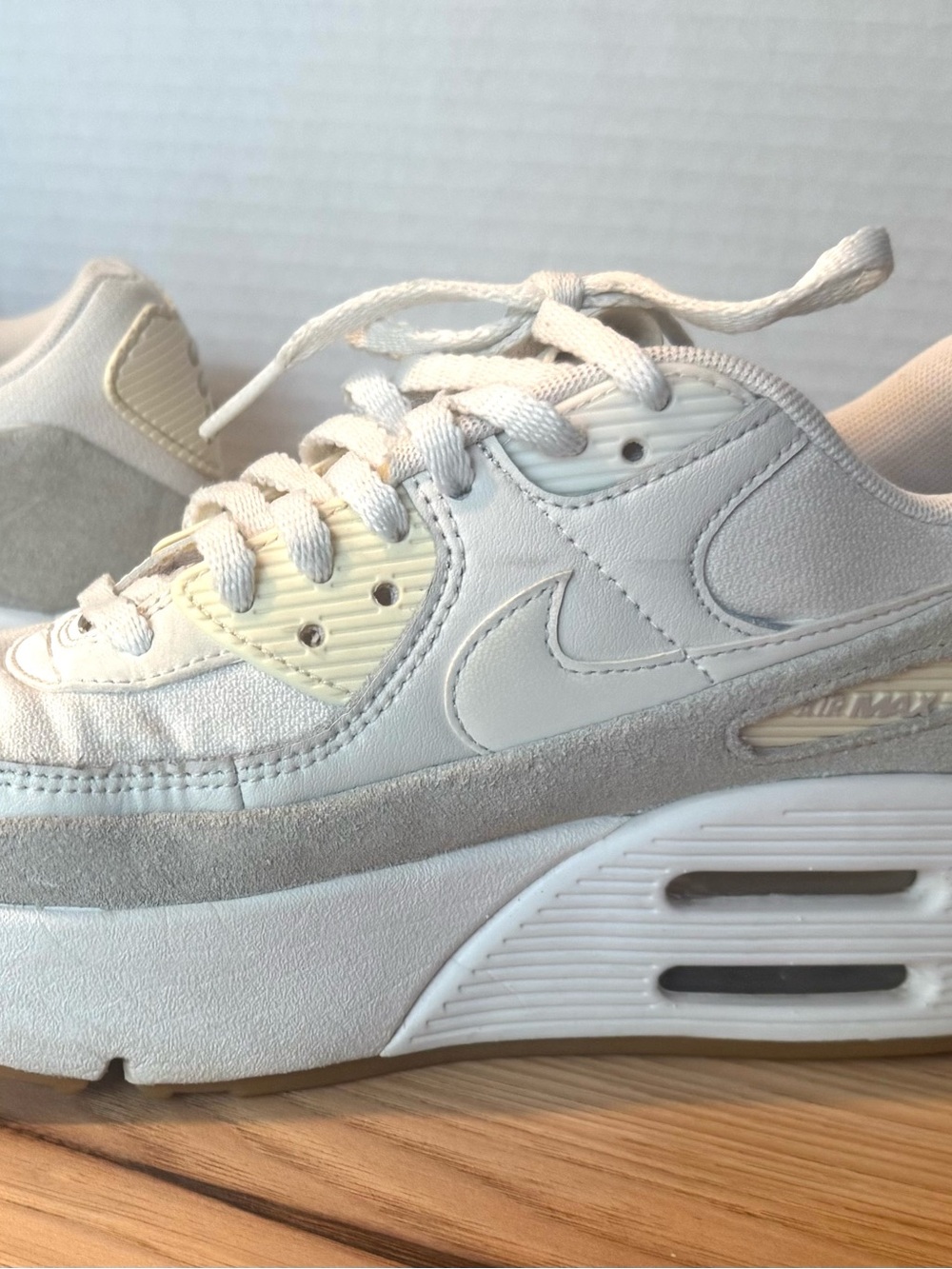 Nike Women’s Air Max LV8 Casual Sneakers size 7.5 - Picture 10 of 14
